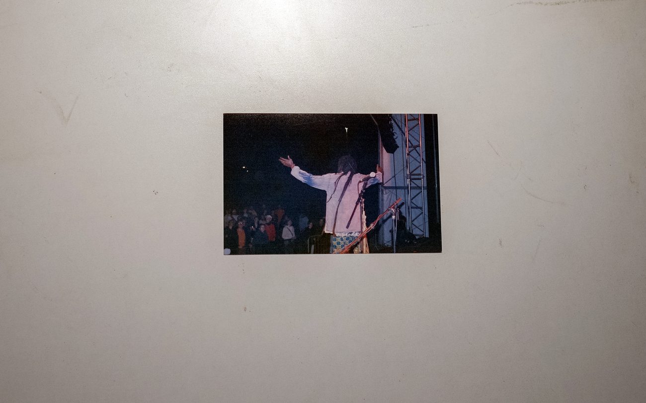 arms open to the crowd, 1990s